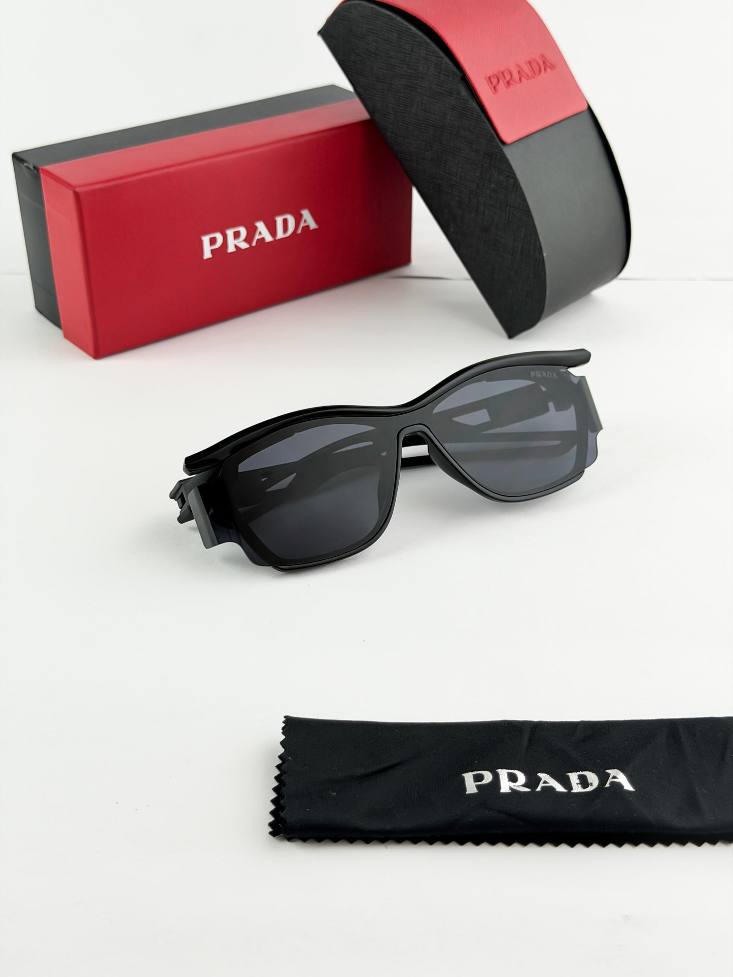PRADA SUNGLASS