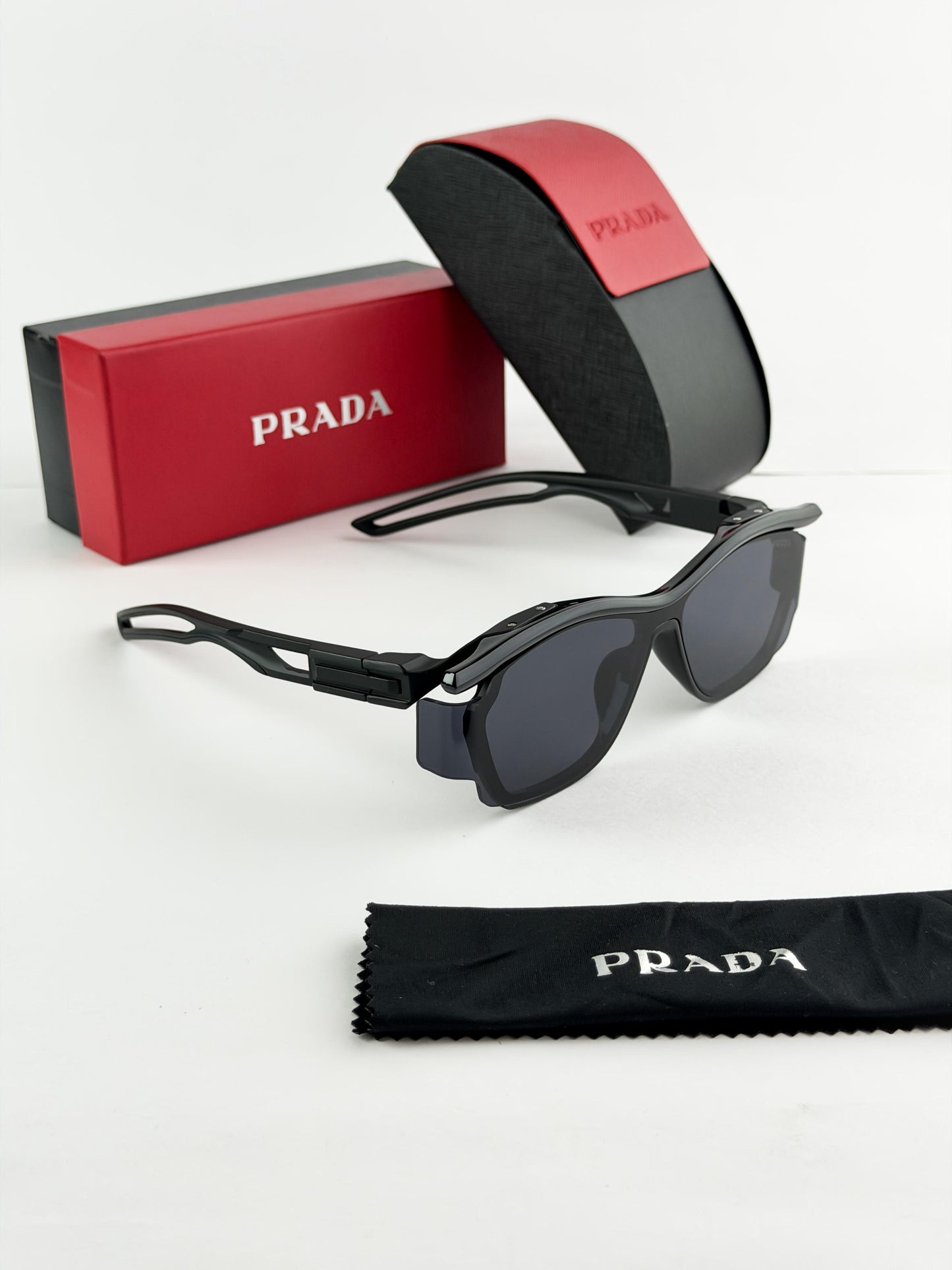 PRADA SUNGLASS