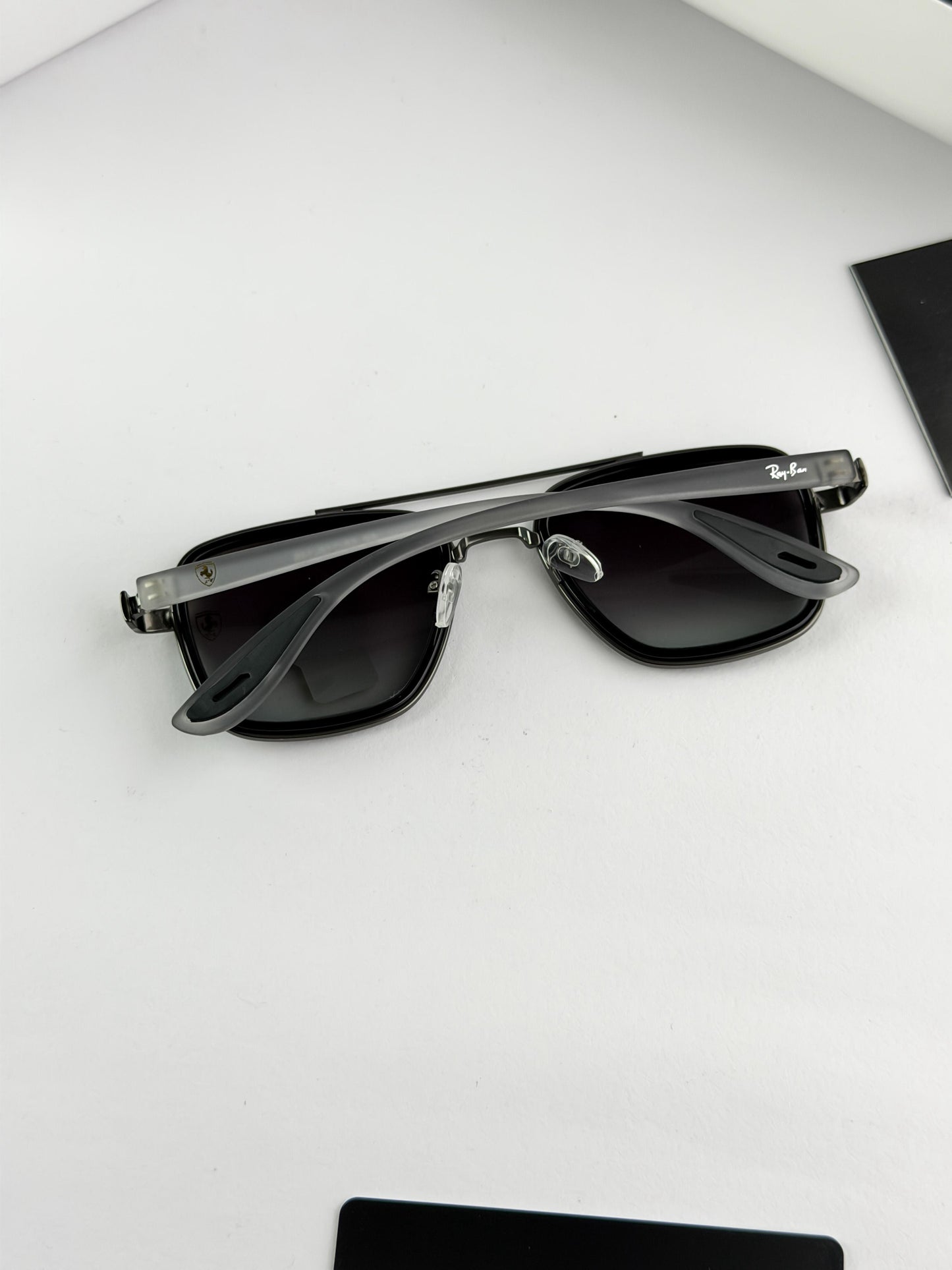 RAYBAN GREY SUNGLASS