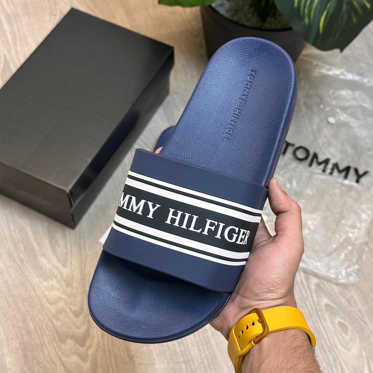 TOMMY HILFIGER SLIDES