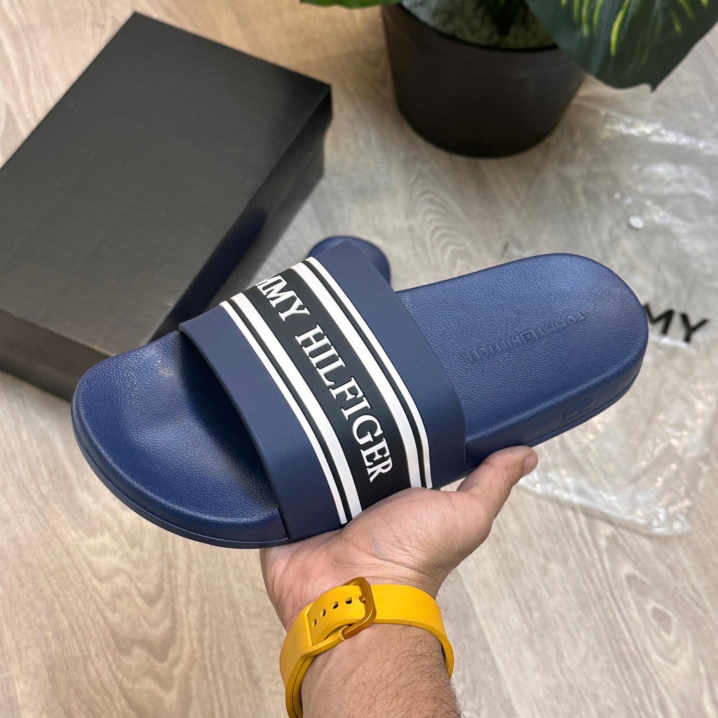 TOMMY HILFIGER SLIDES