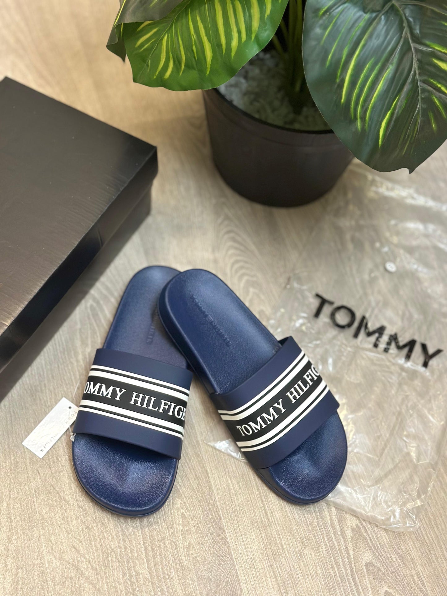 TOMMY HILFIGER SLIDES