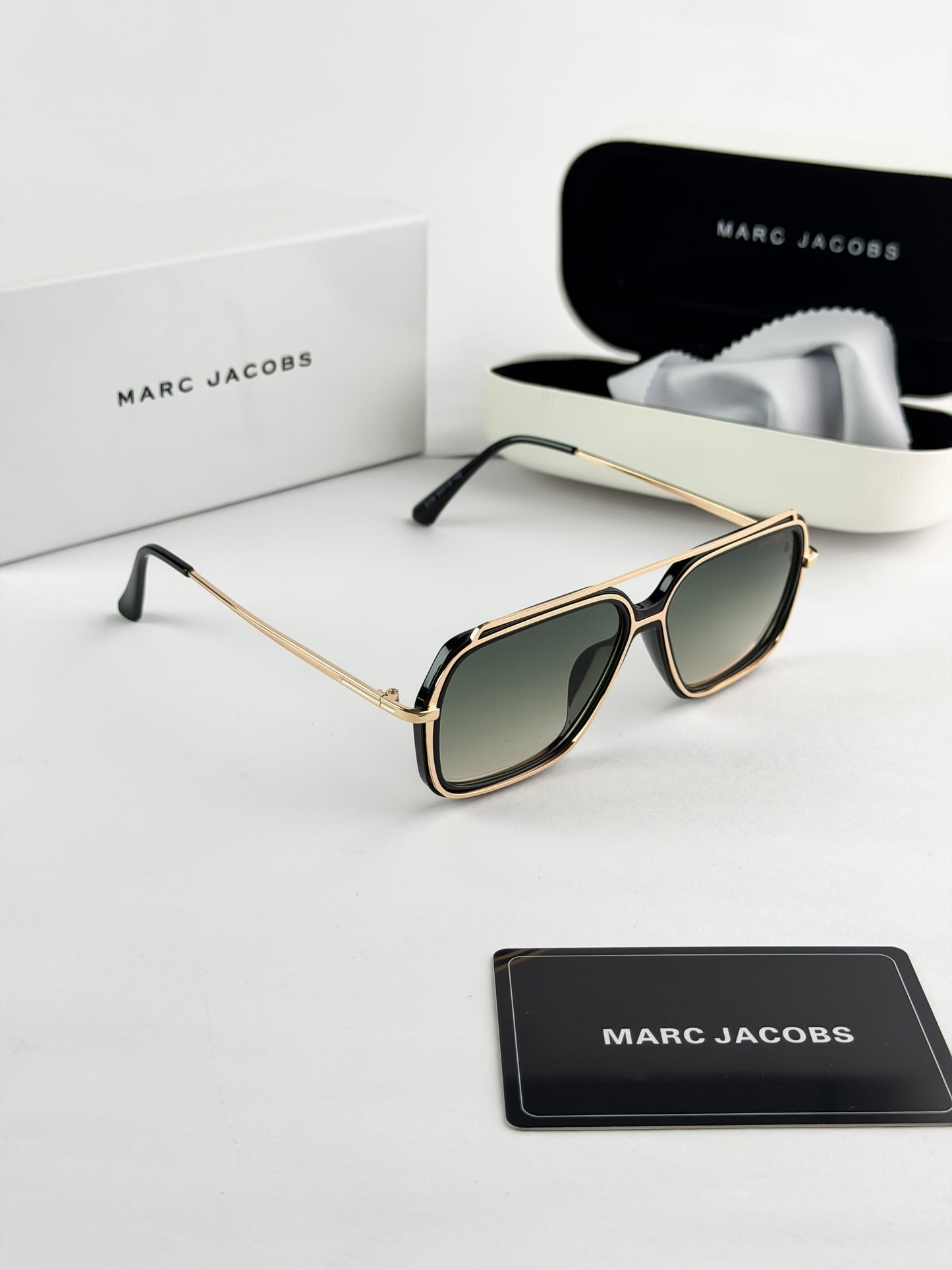 MARC JACOBS SUNGLASSESS