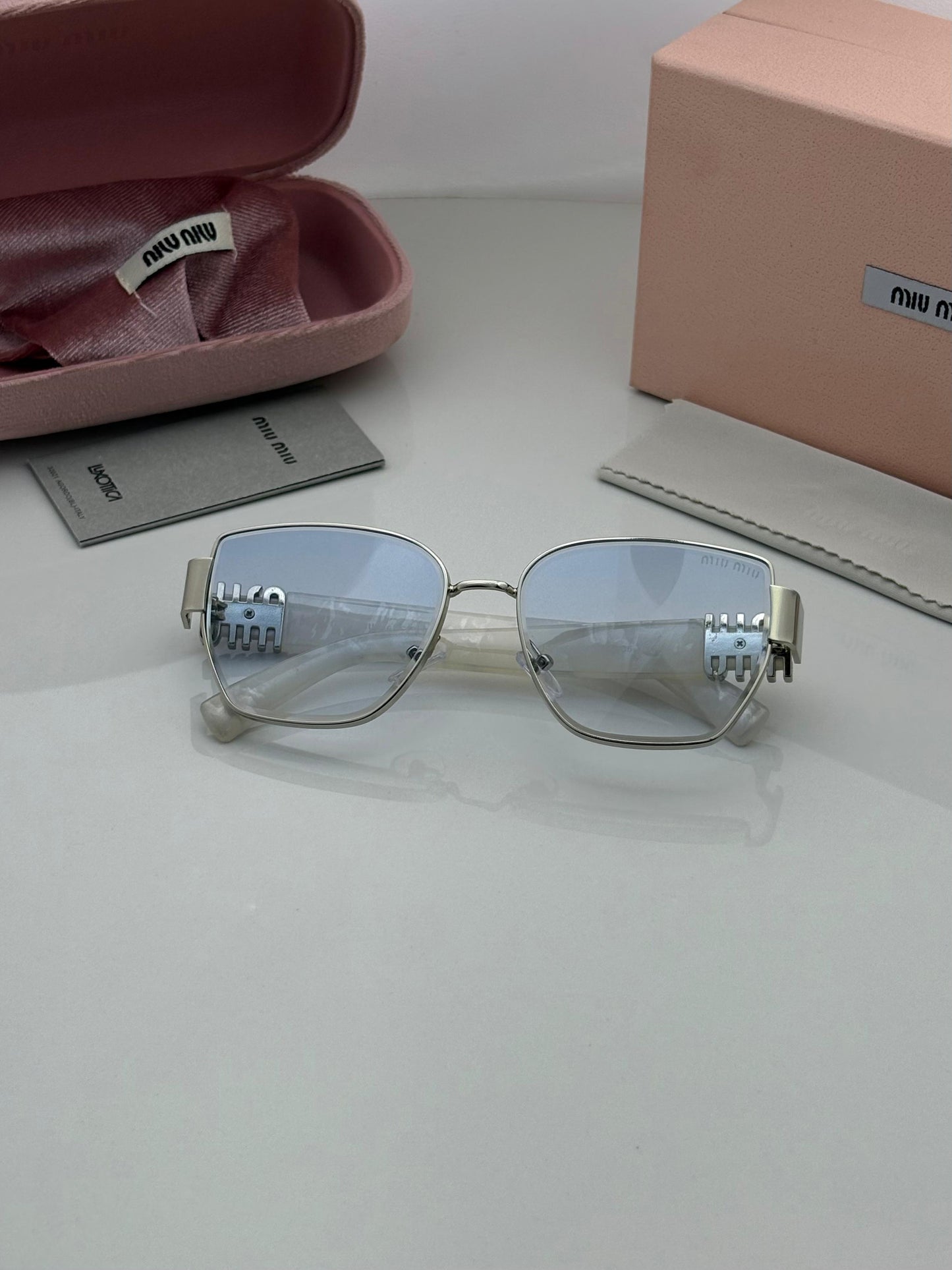 MIU MIU SUNGLASS