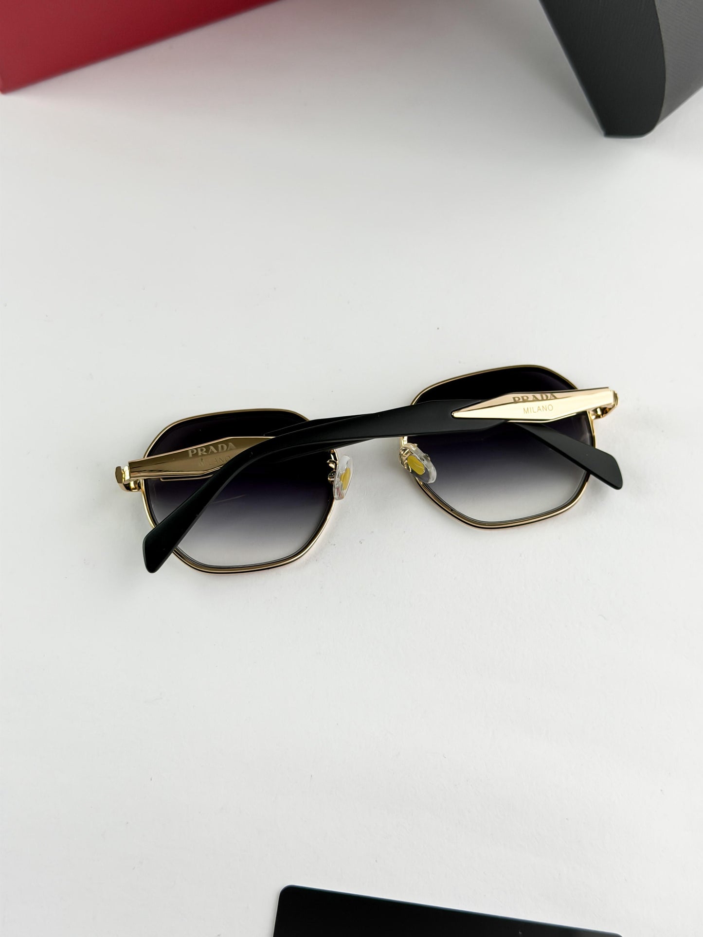 PRADA SUNGLASS