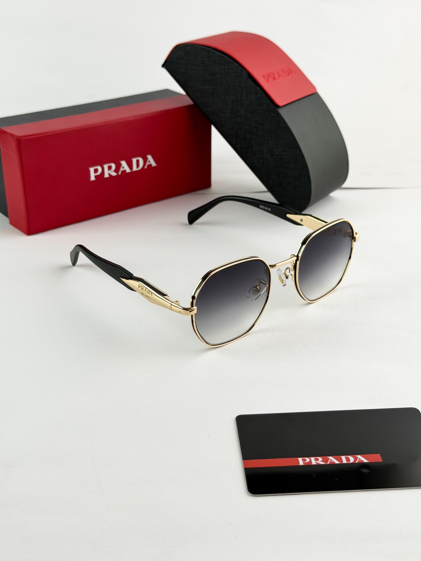 PRADA SUNGLASS