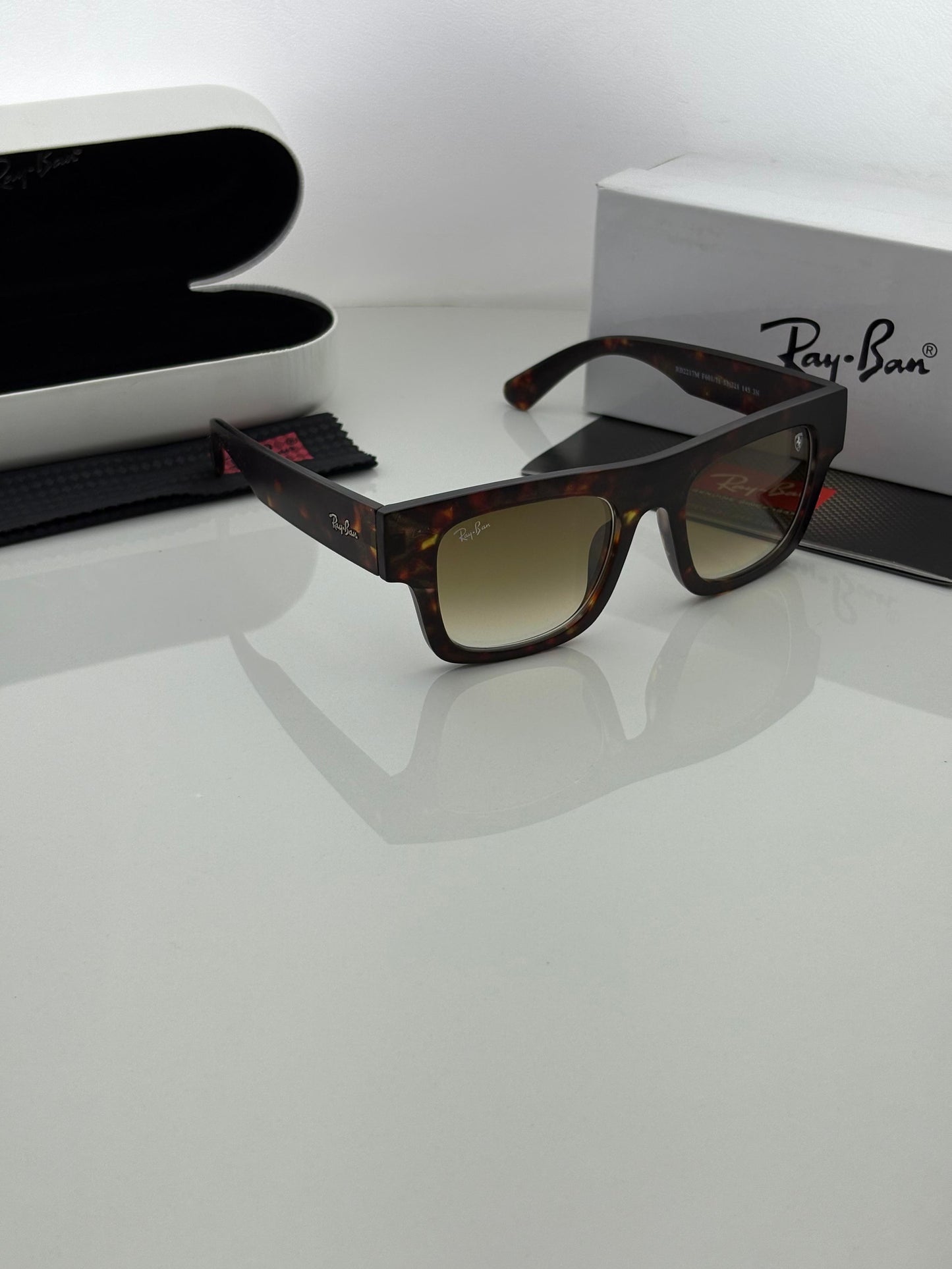 RAY BAN SUNGLASS