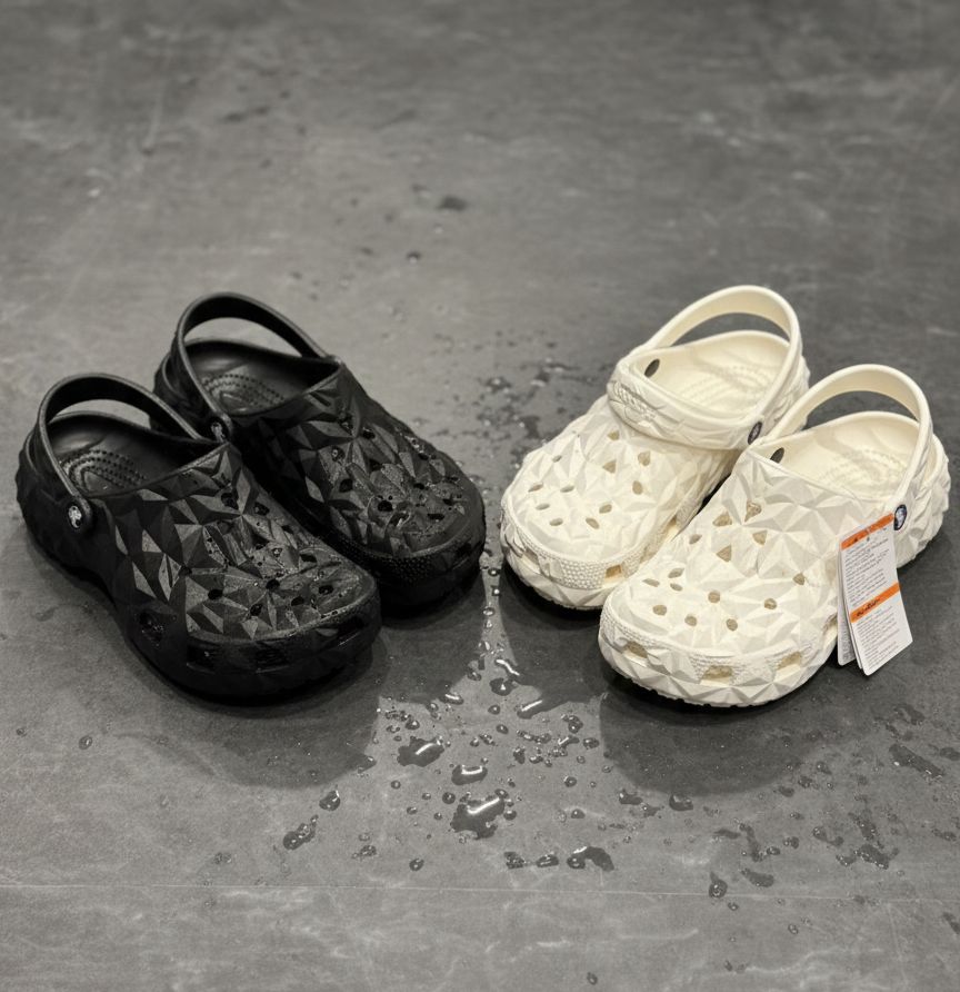 CROCS OFFGRID CLOGS
