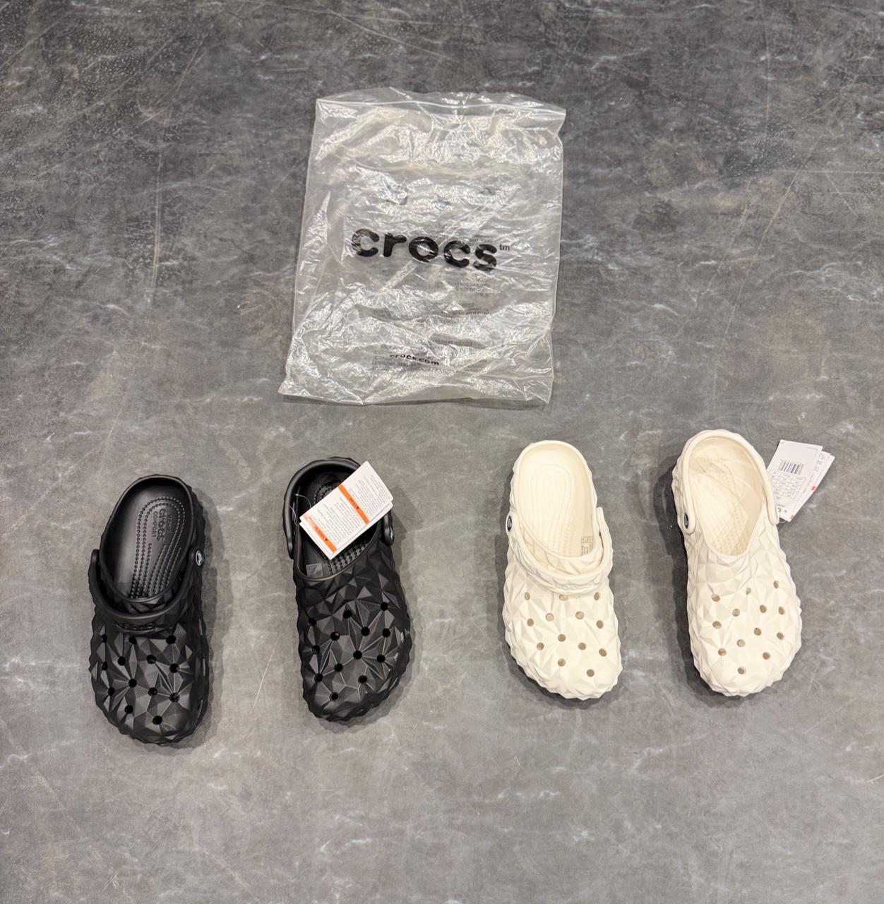 CROCS OFFGRID CLOGS
