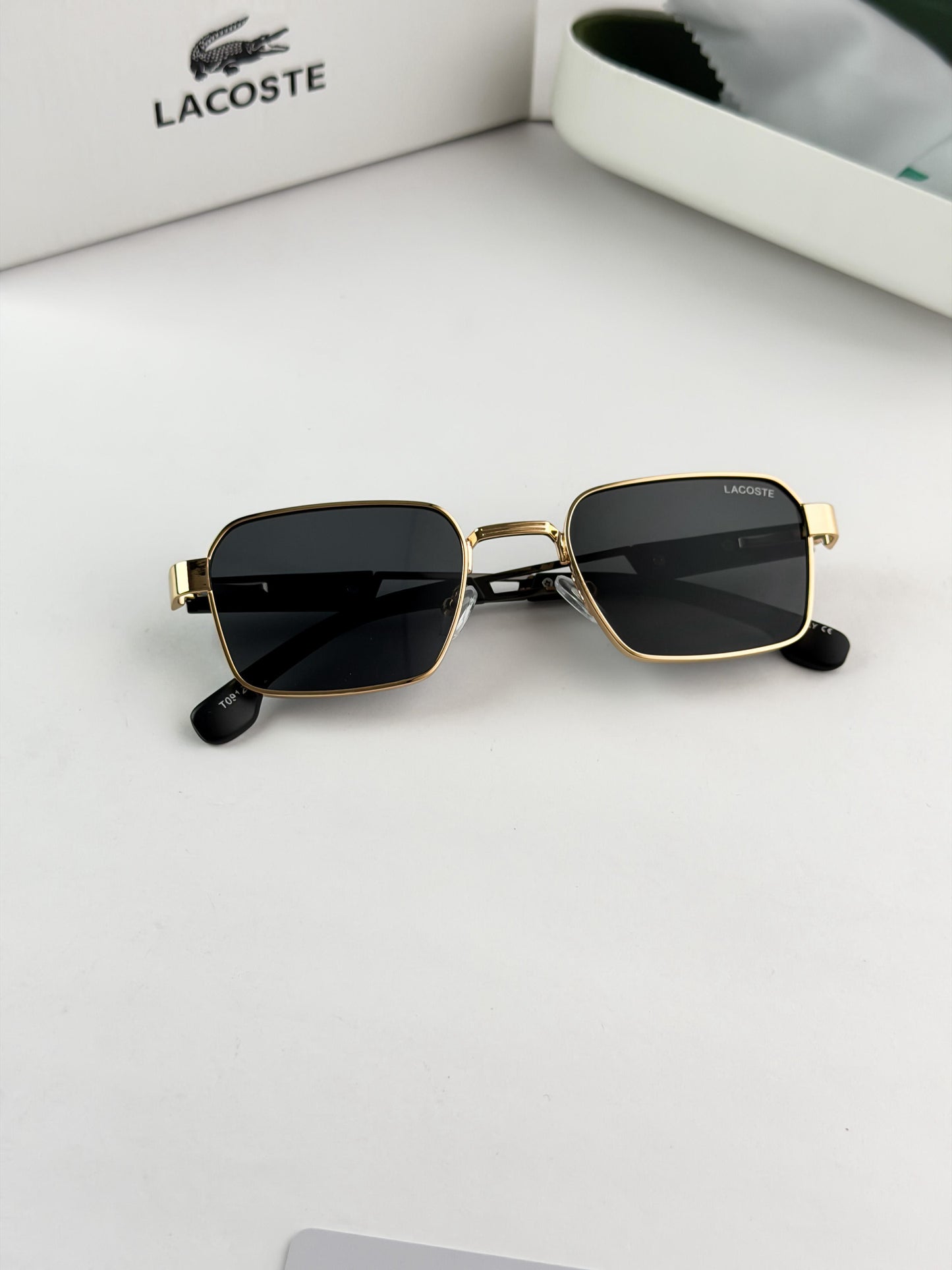 LACOSTE GOLD BLACK SUNGLASS