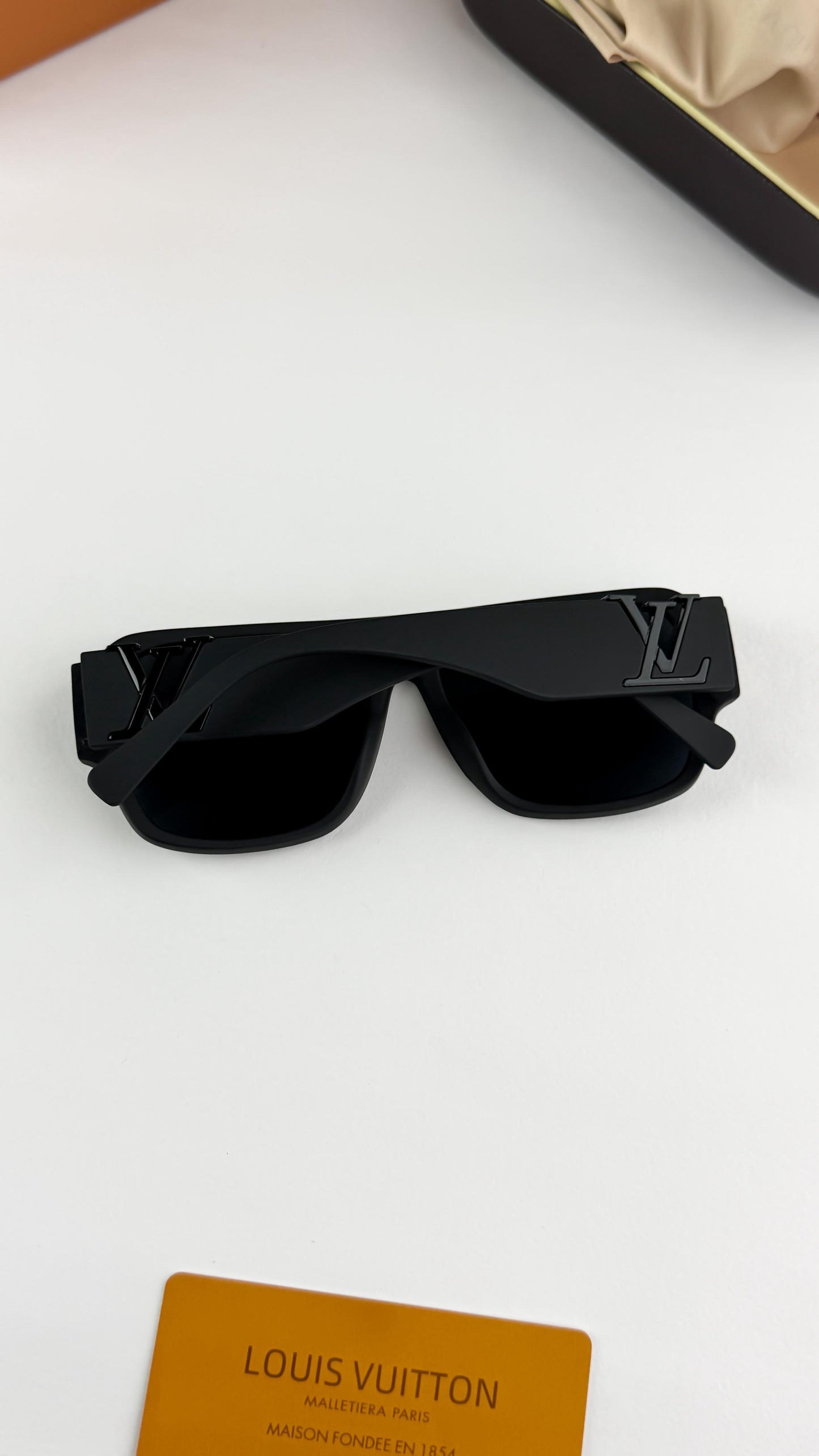 LOUIS VUITTON SUNGLASS