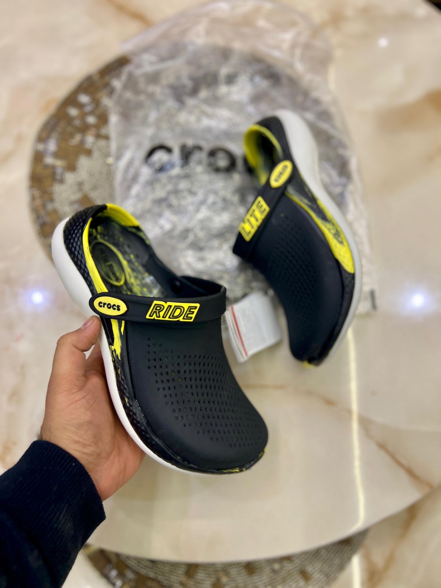 CROCS