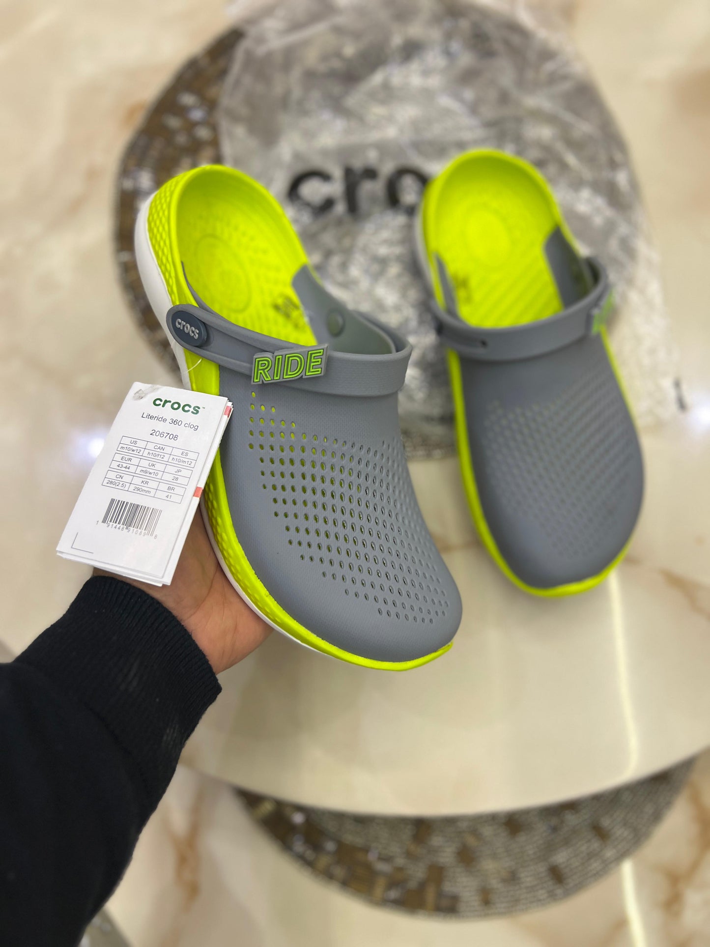 CROCS