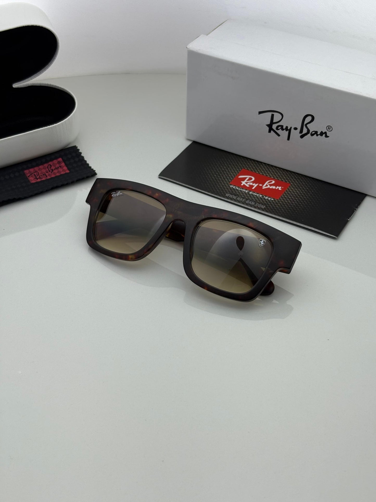 RAY BAN SUNGLASS