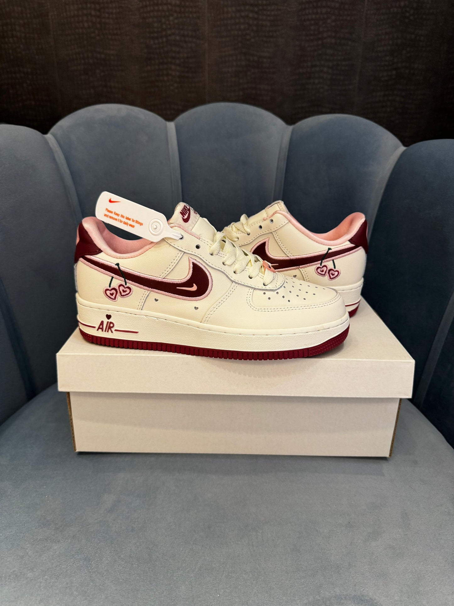 NIKE AIRFORCE 1 VALENTINES