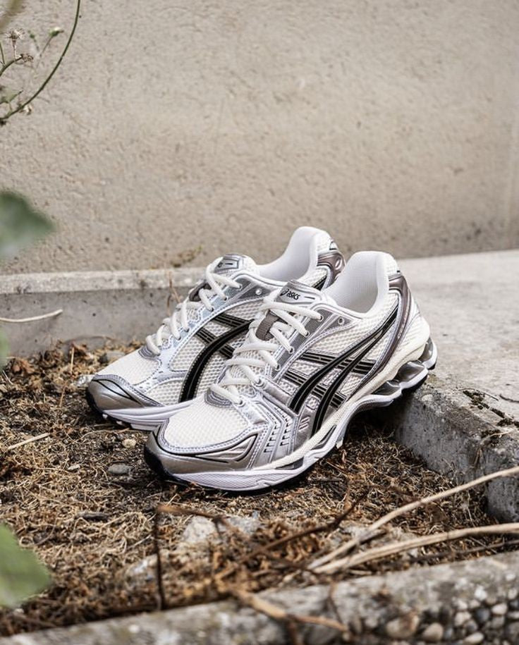 ASICS GEL KAYANO 14 CREAM BLACK / METALLIC PLUM