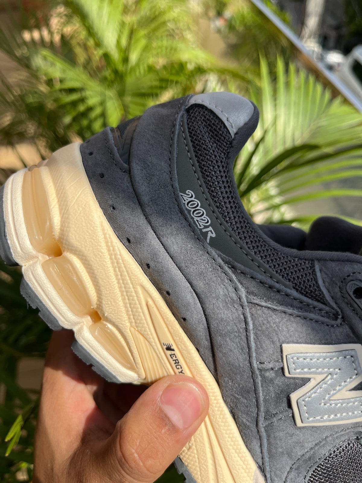 NEW BALANCE 2002 R