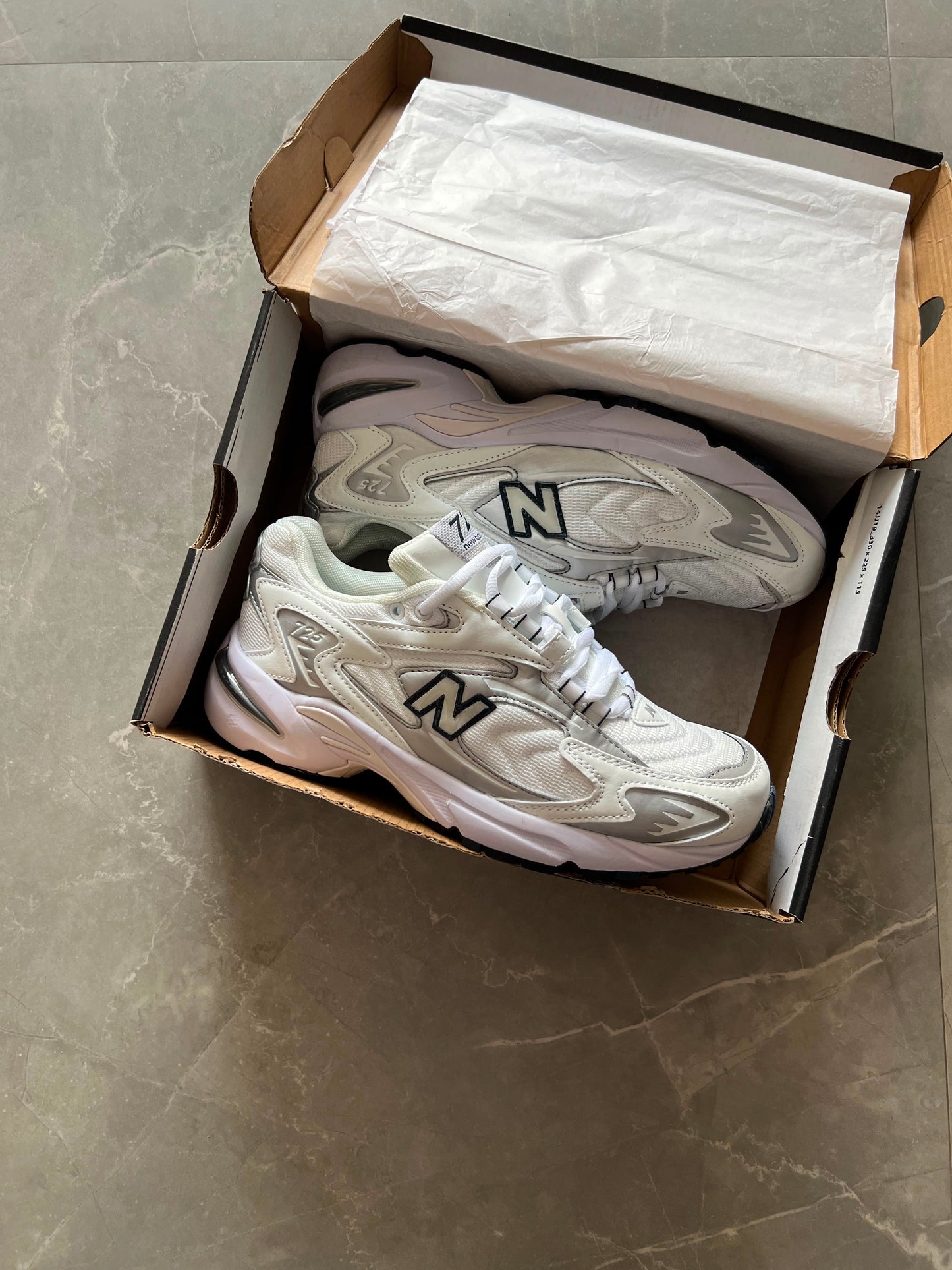 NEW BALANCE 725