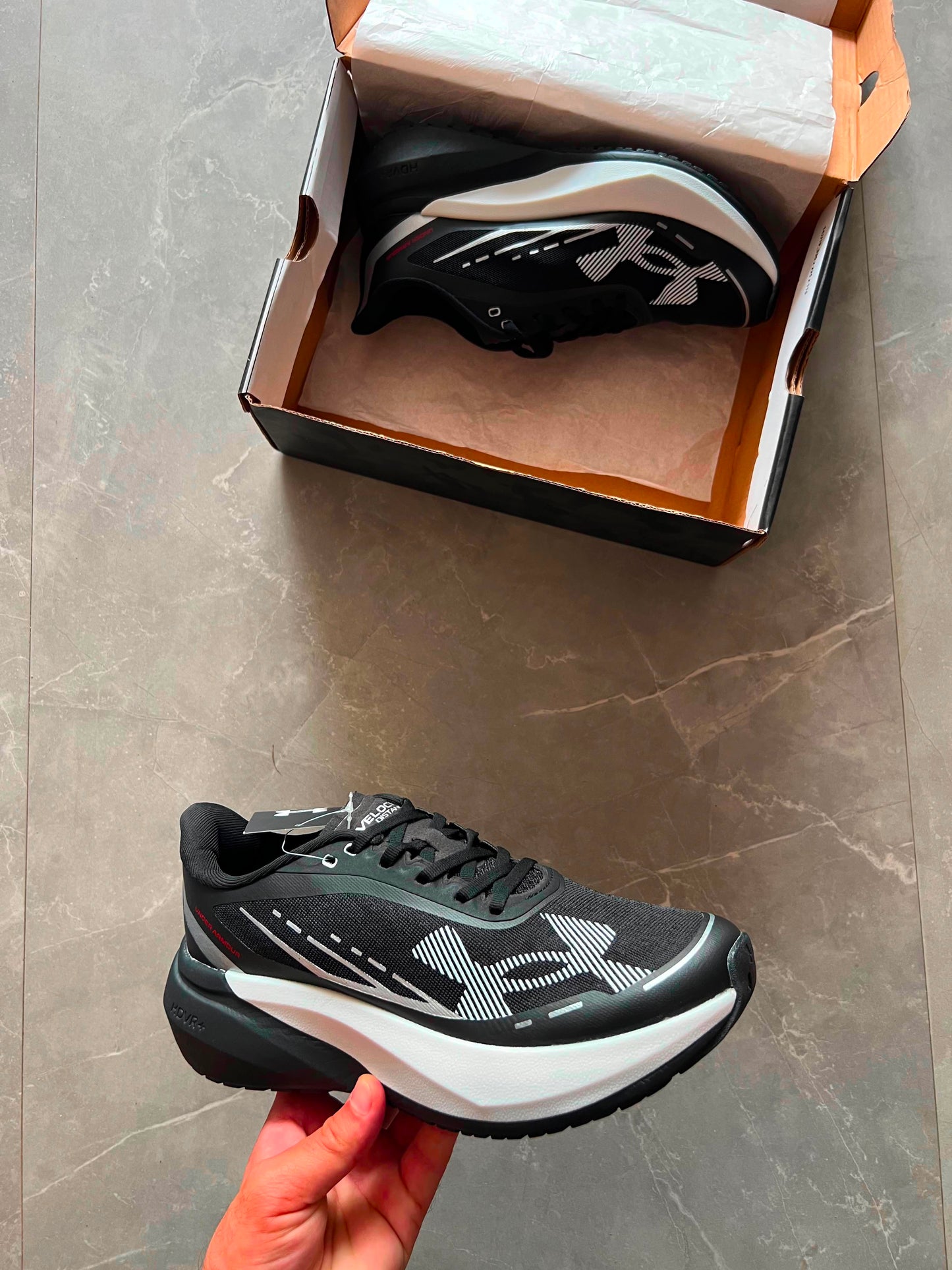 UNDER ARMOUR VELOCITI
