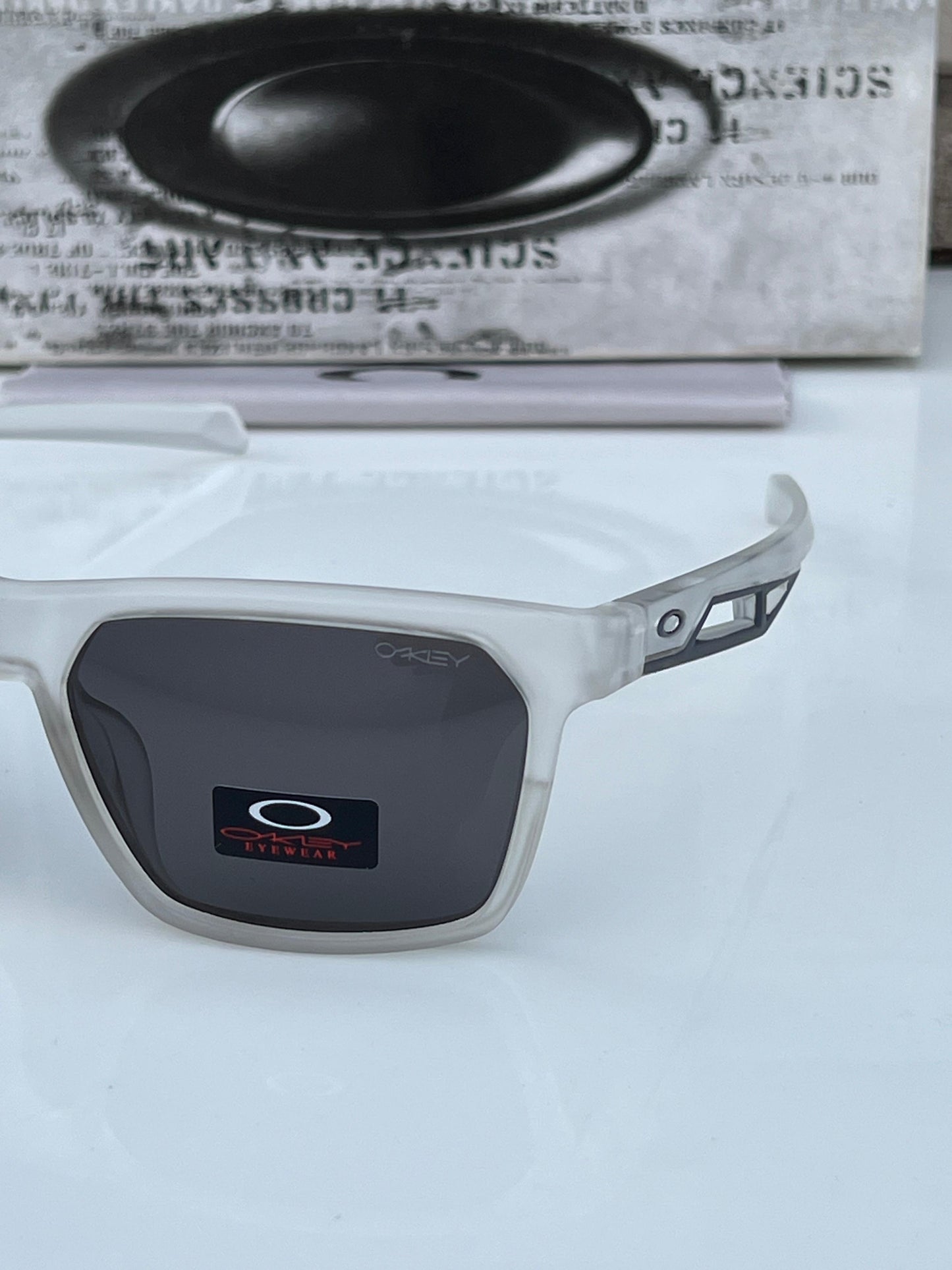 OAKLEY