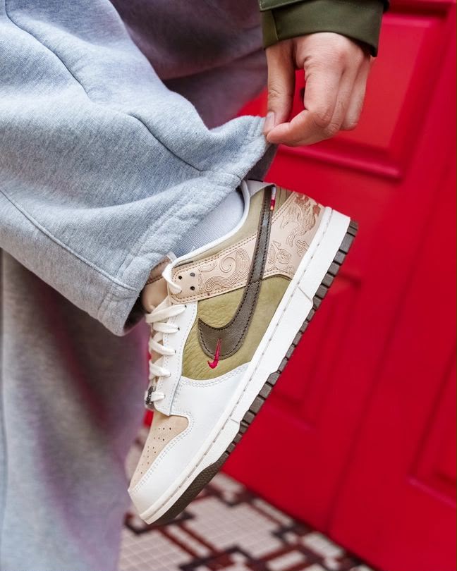 NIKE DUNK LOW SE RETRO LNY YEAR OF THE HORSE