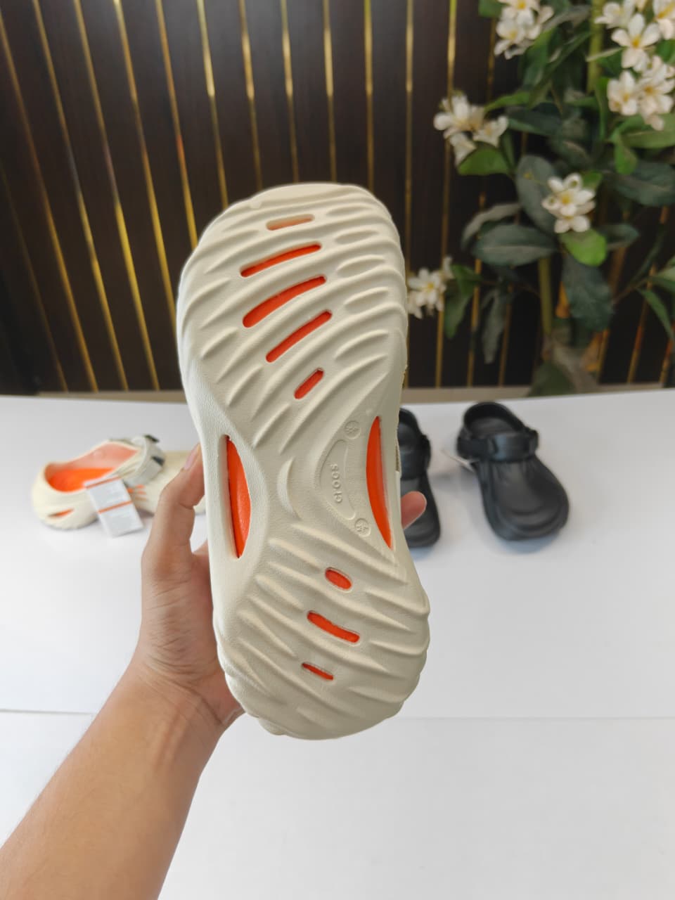 CROCS ECHO WAVE CLOG