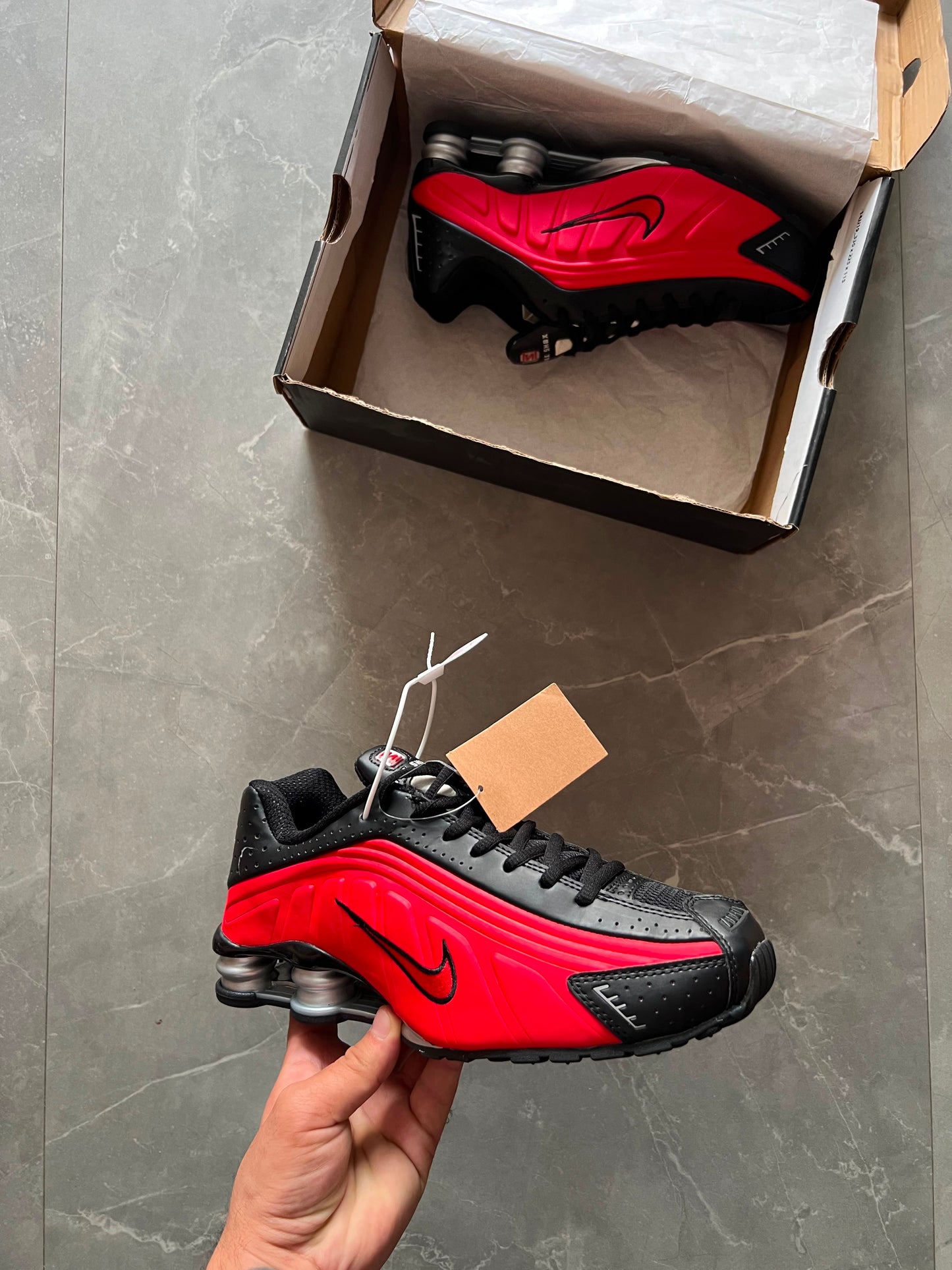 NIKE SHOX R4