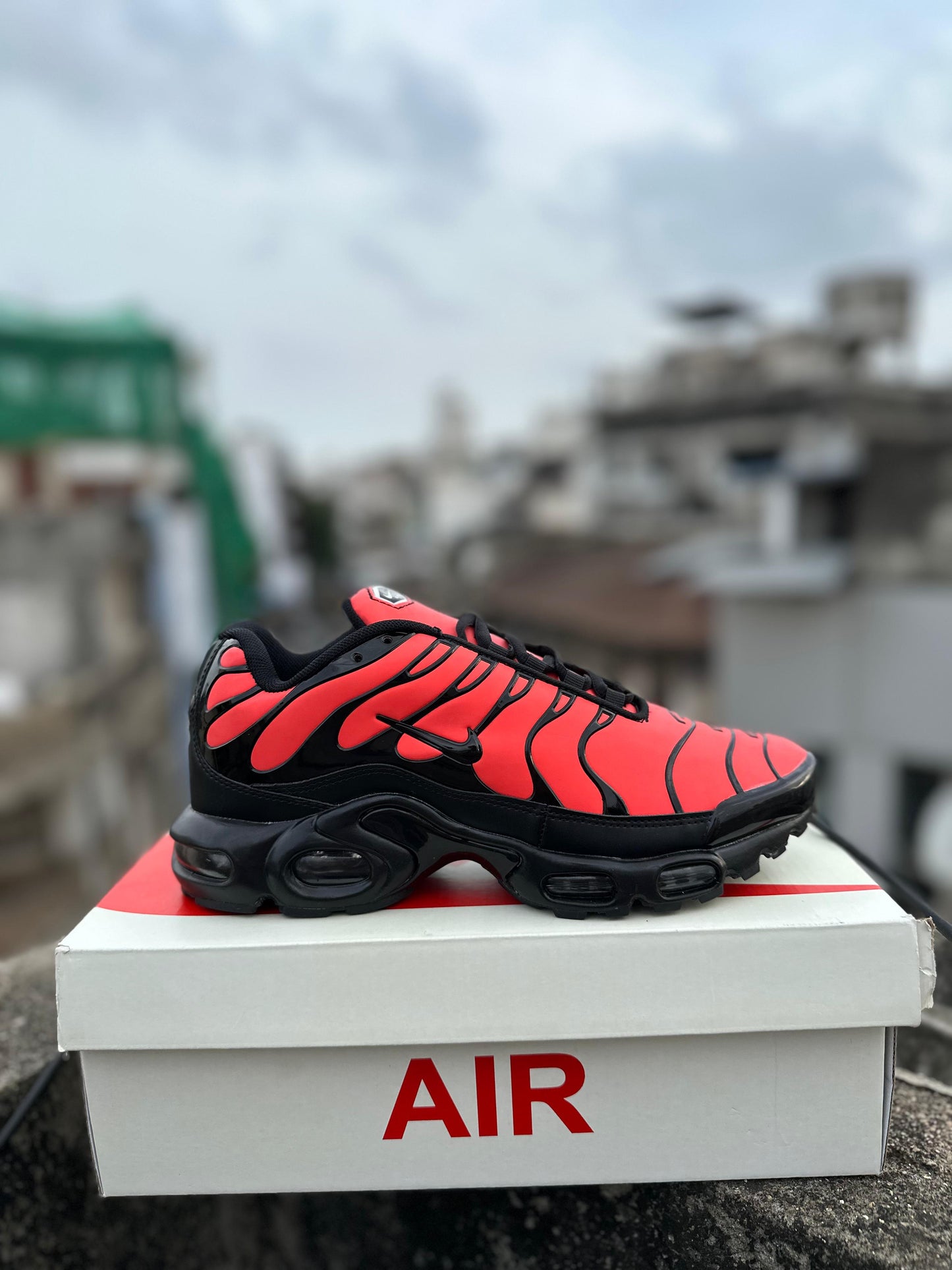 NIKE AIRMAX PLUS REFLECTS HEAT