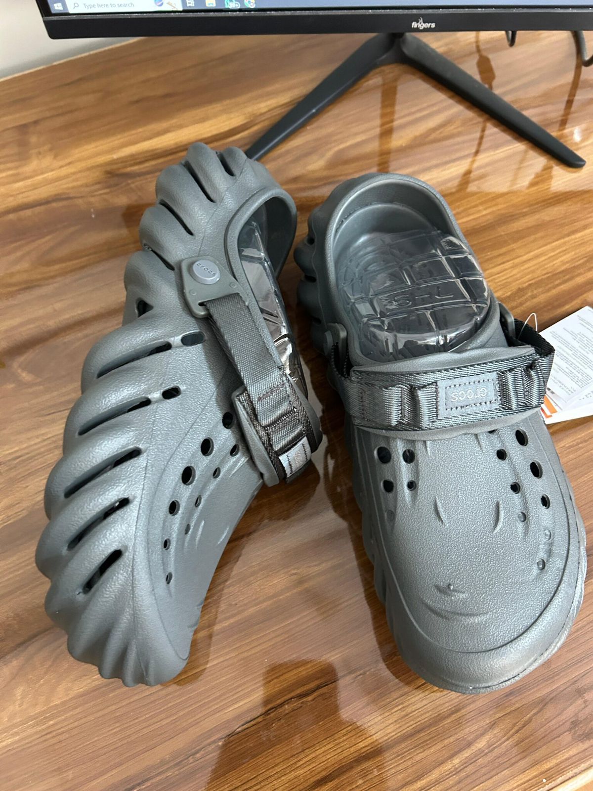 ECHO CROCS