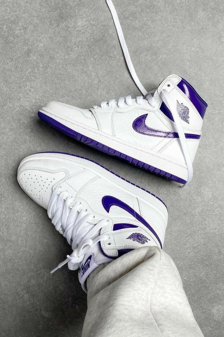 NIKE AIR JORDAN 1 RETRO HIGH COURT PURPLE