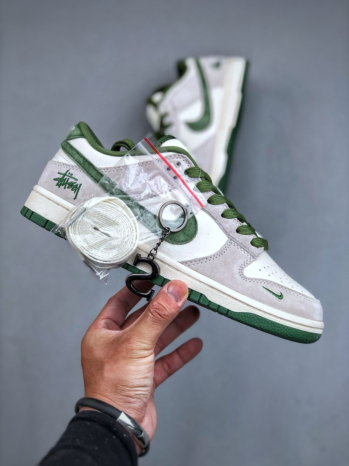NIKE SB DUNK X STUSSY WHITE ARMY GREEN SUEDE