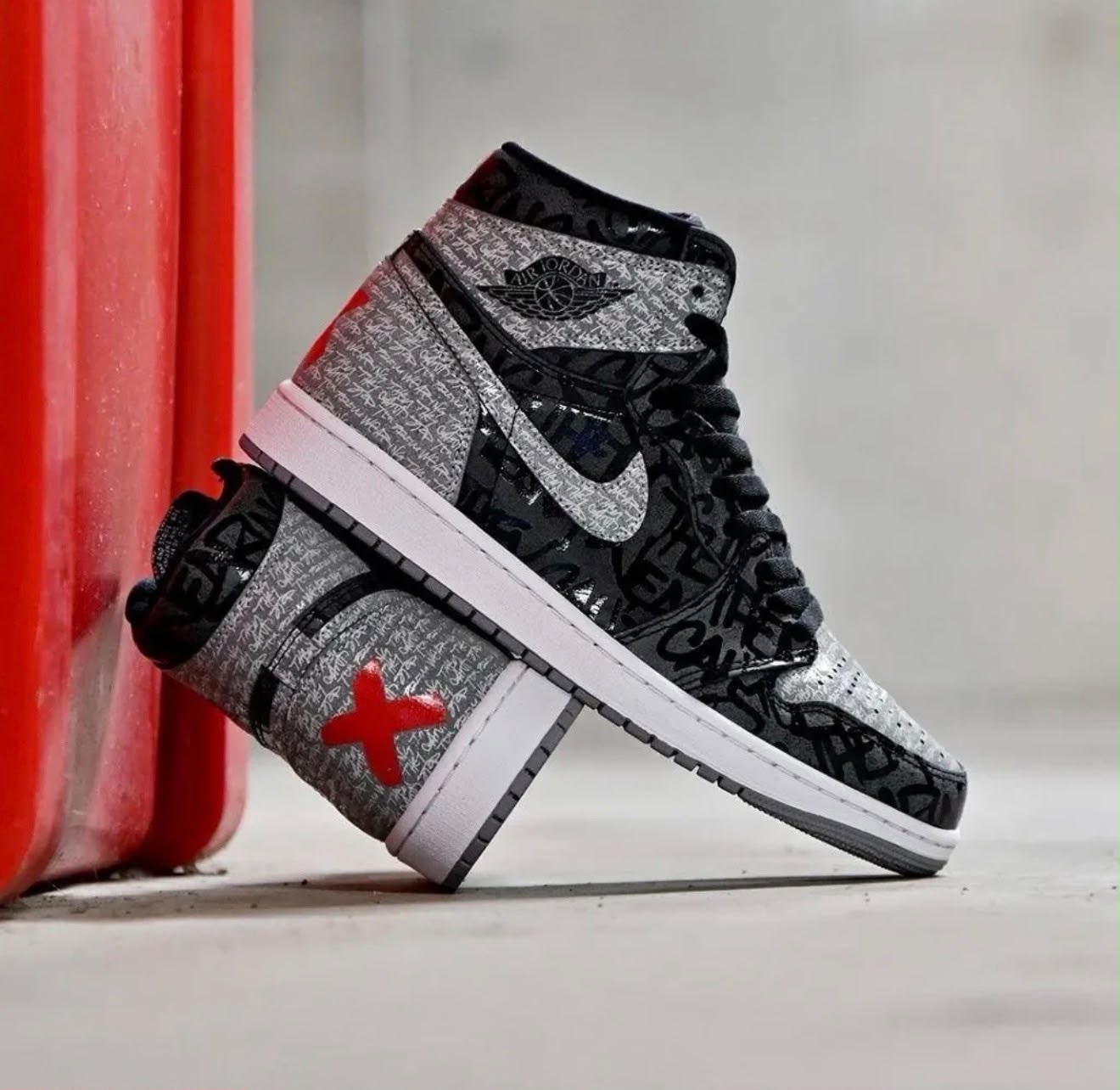 NIKE AIR JORDAN 1 HIGH OG REBELLIONAIR