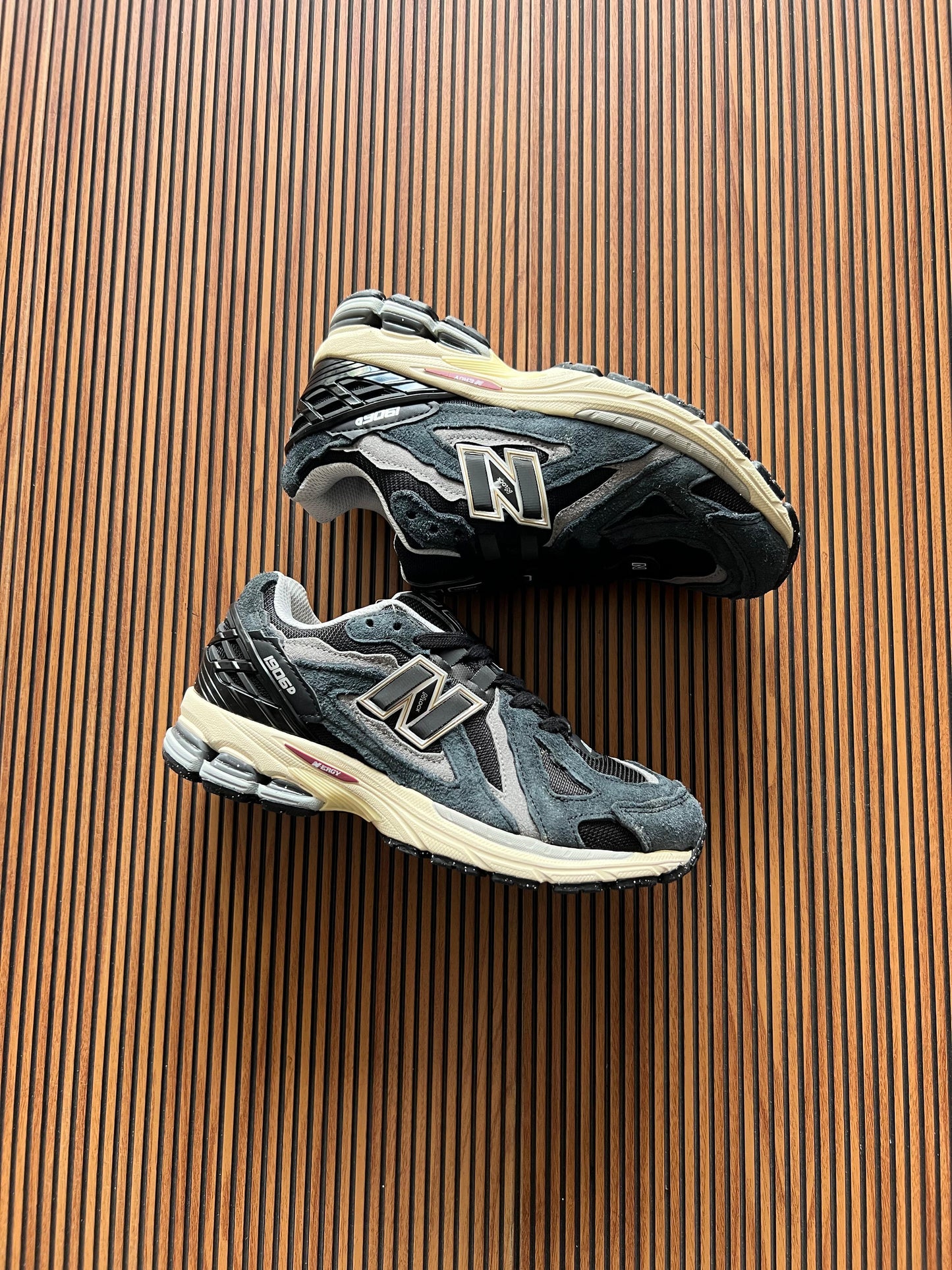 NEW BALANCE 1906 D