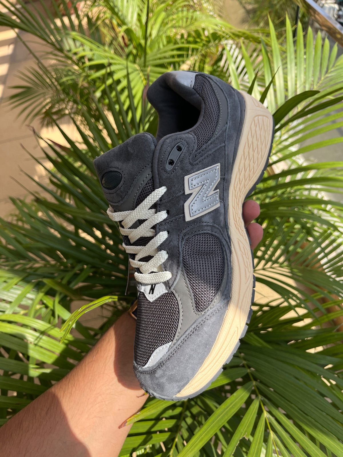 NEW BALANCE 2002 R
