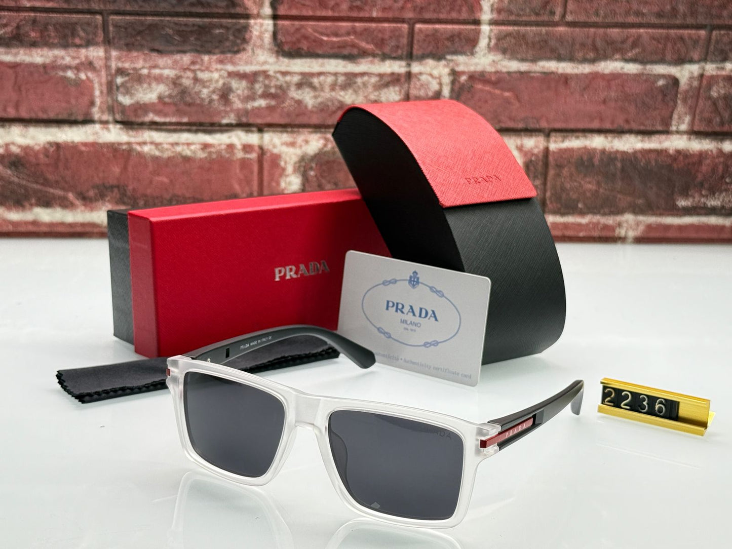 PRADA POLARIZED LENS SUNGLASS