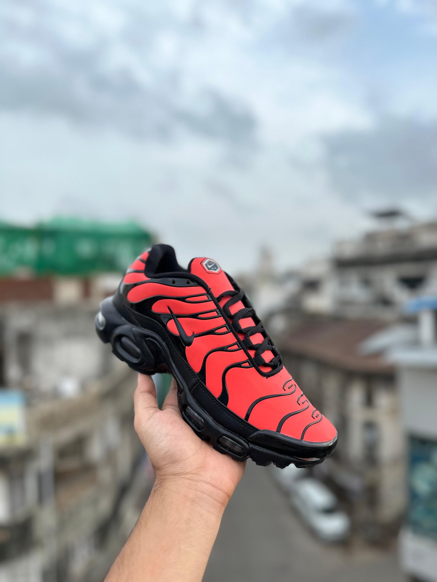 NIKE AIRMAX PLUS REFLECTS HEAT