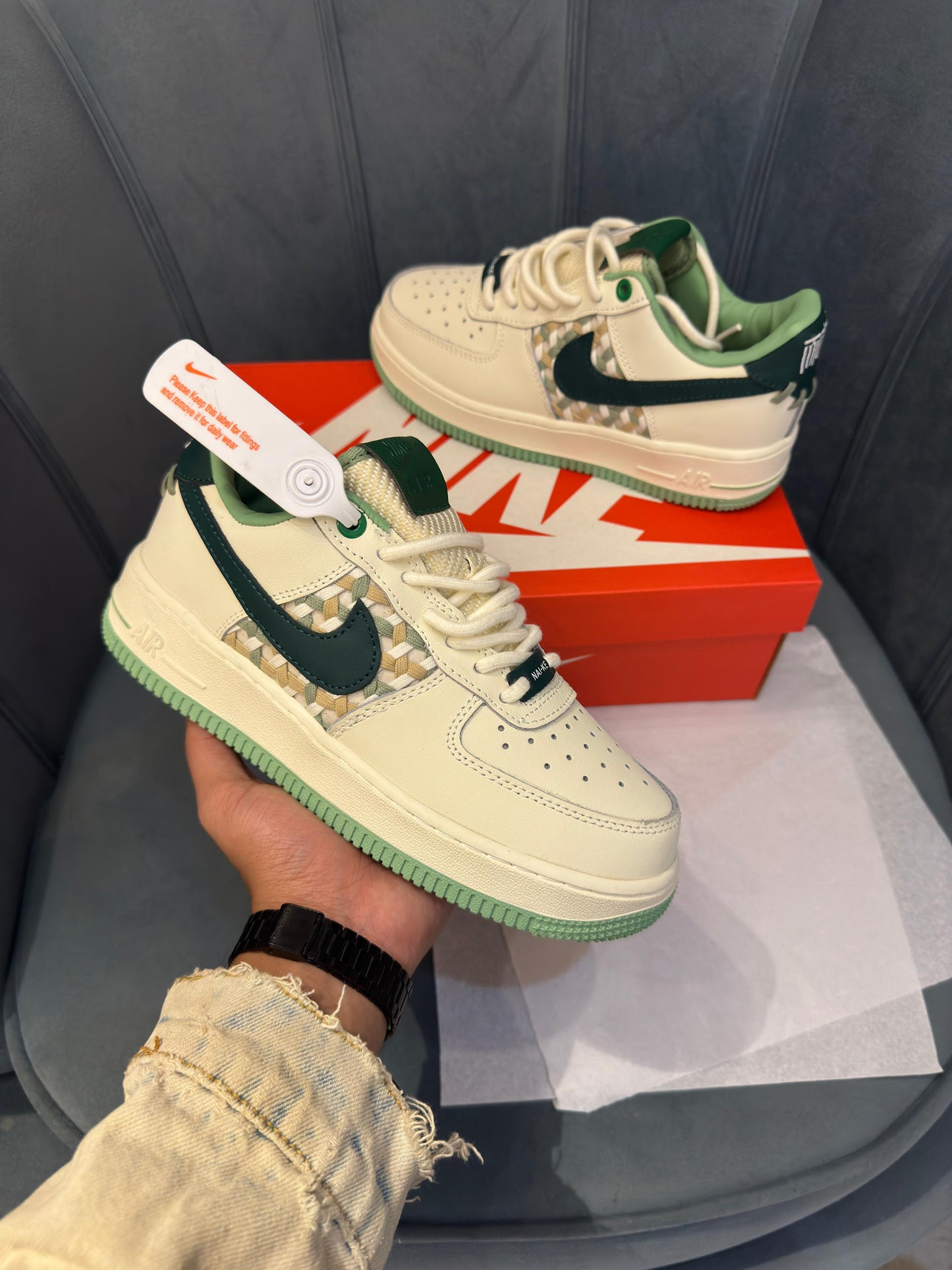 NIKE AIRFORCE 1  NAI-KE