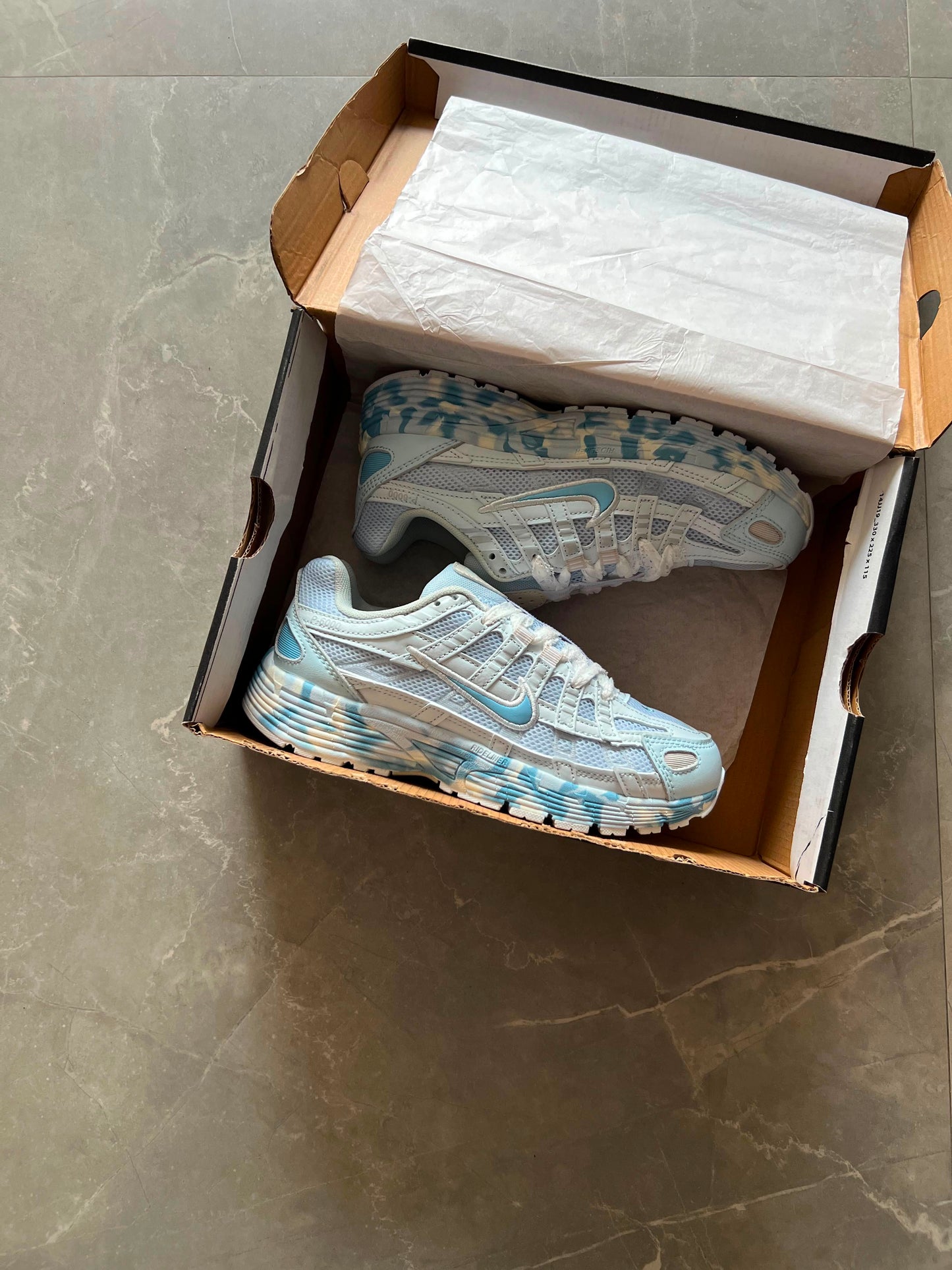 NIKE P 6000