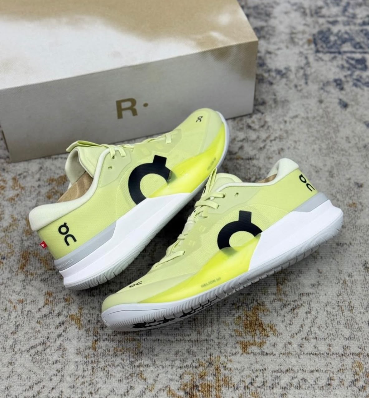 ON RUNNING THE ROGER PRO 3 LINEN LIME