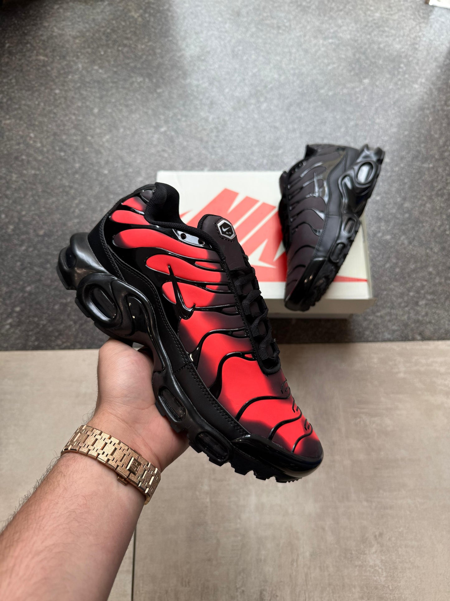 NIKE AIRMAX PLUS REFLECTS HEAT