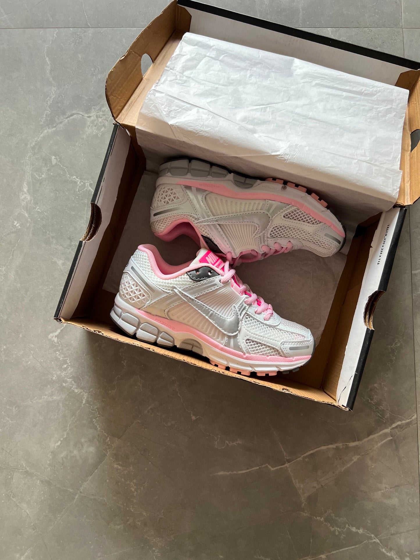 NIKE ZOOM VOMERO 5