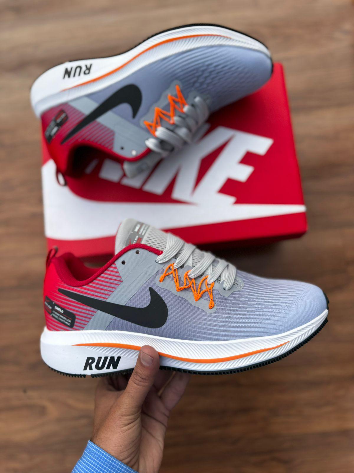 NIKE ZOOM RUN