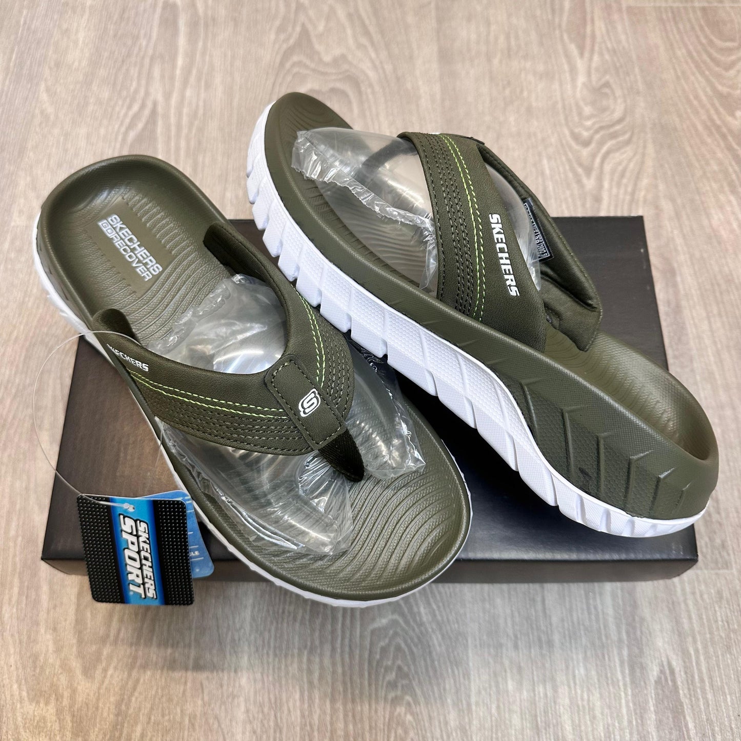 SKETCHERS GO RECOVER SANDAL