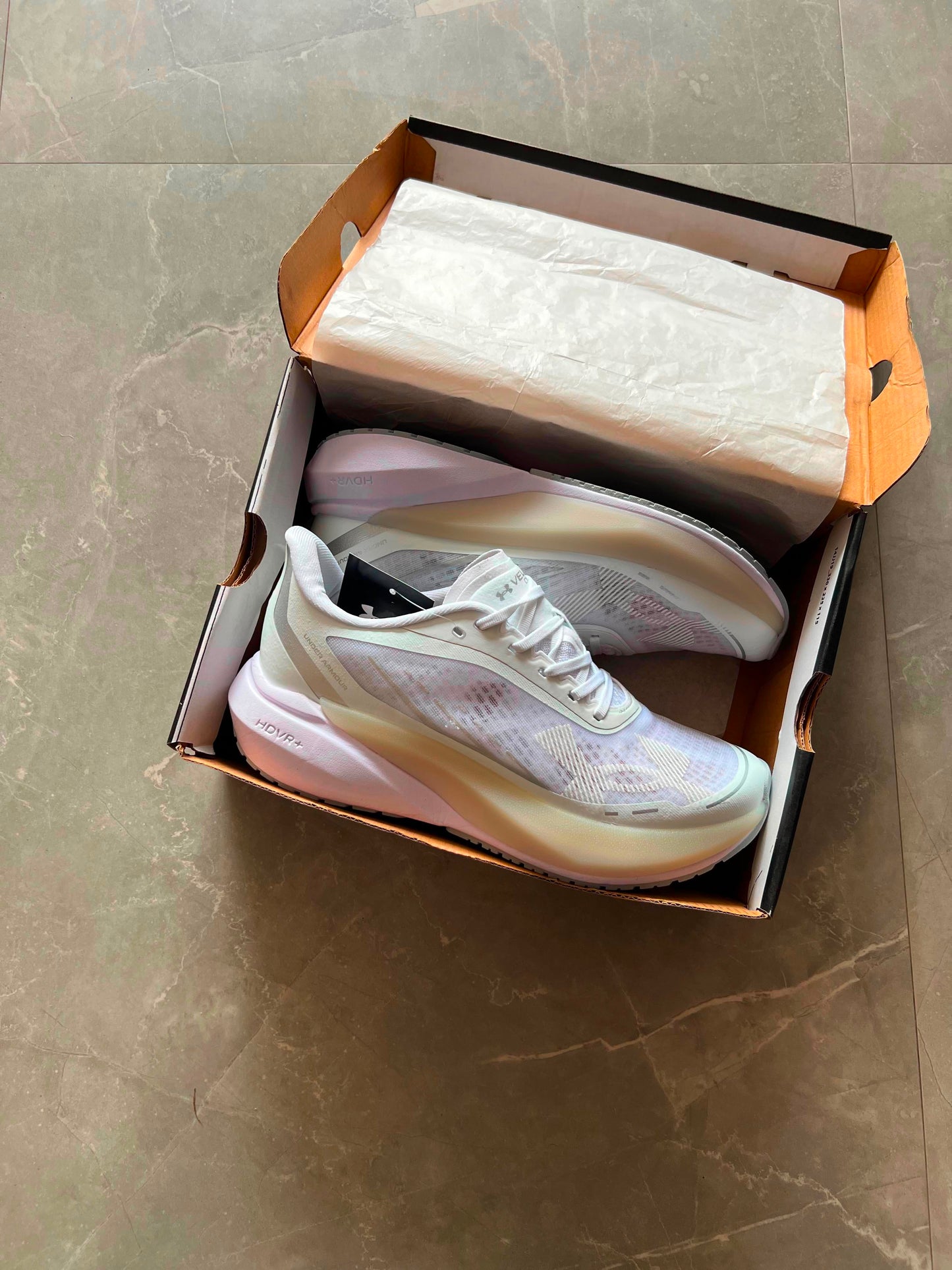 UNDER ARMOUR VELOCITI