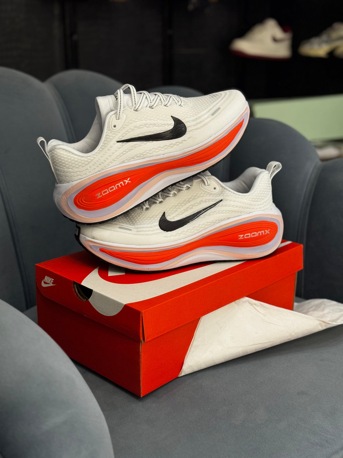 NIKE VOMERO PLUS WHITE BLACK BRIGHT CRIMSON
