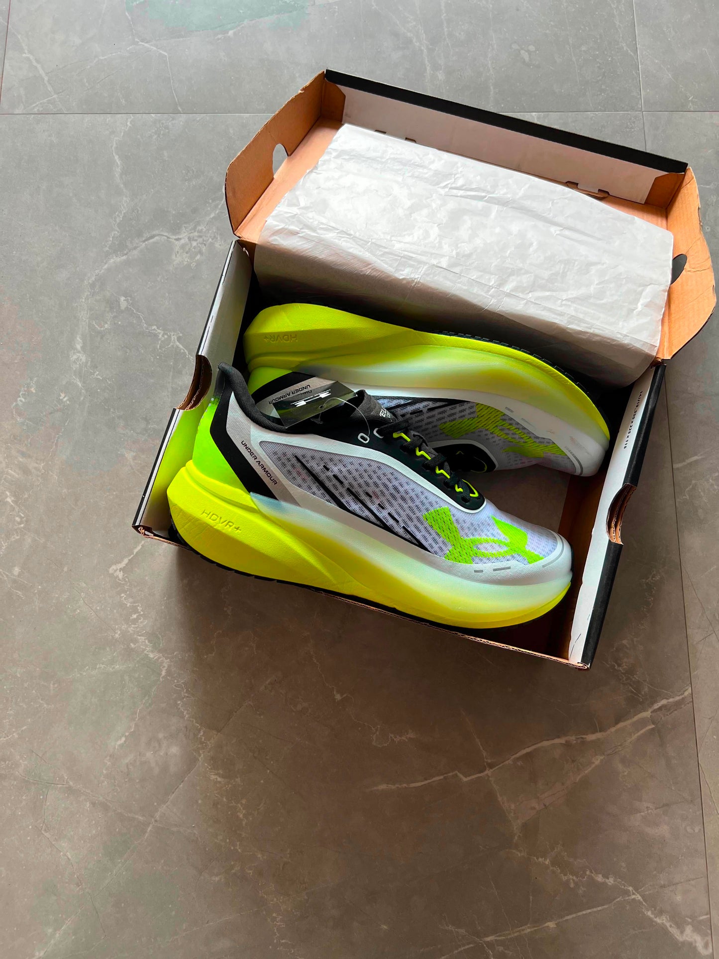 UNDER ARMOUR VELOCITI