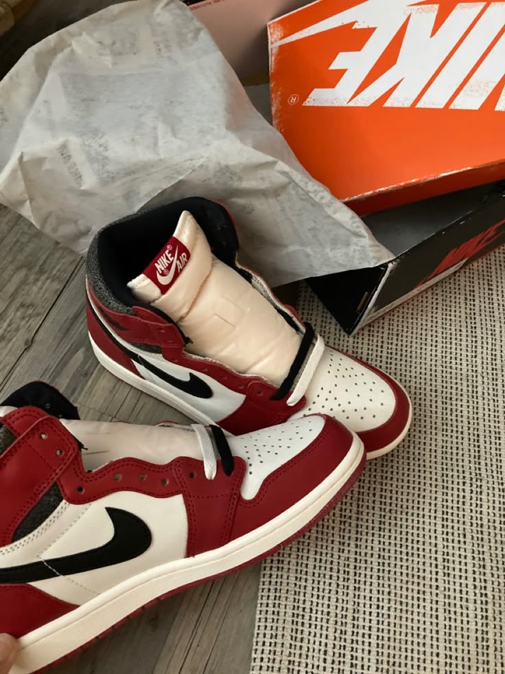 AIR JORDAN 1 HIGH LOST & FOUND U.A