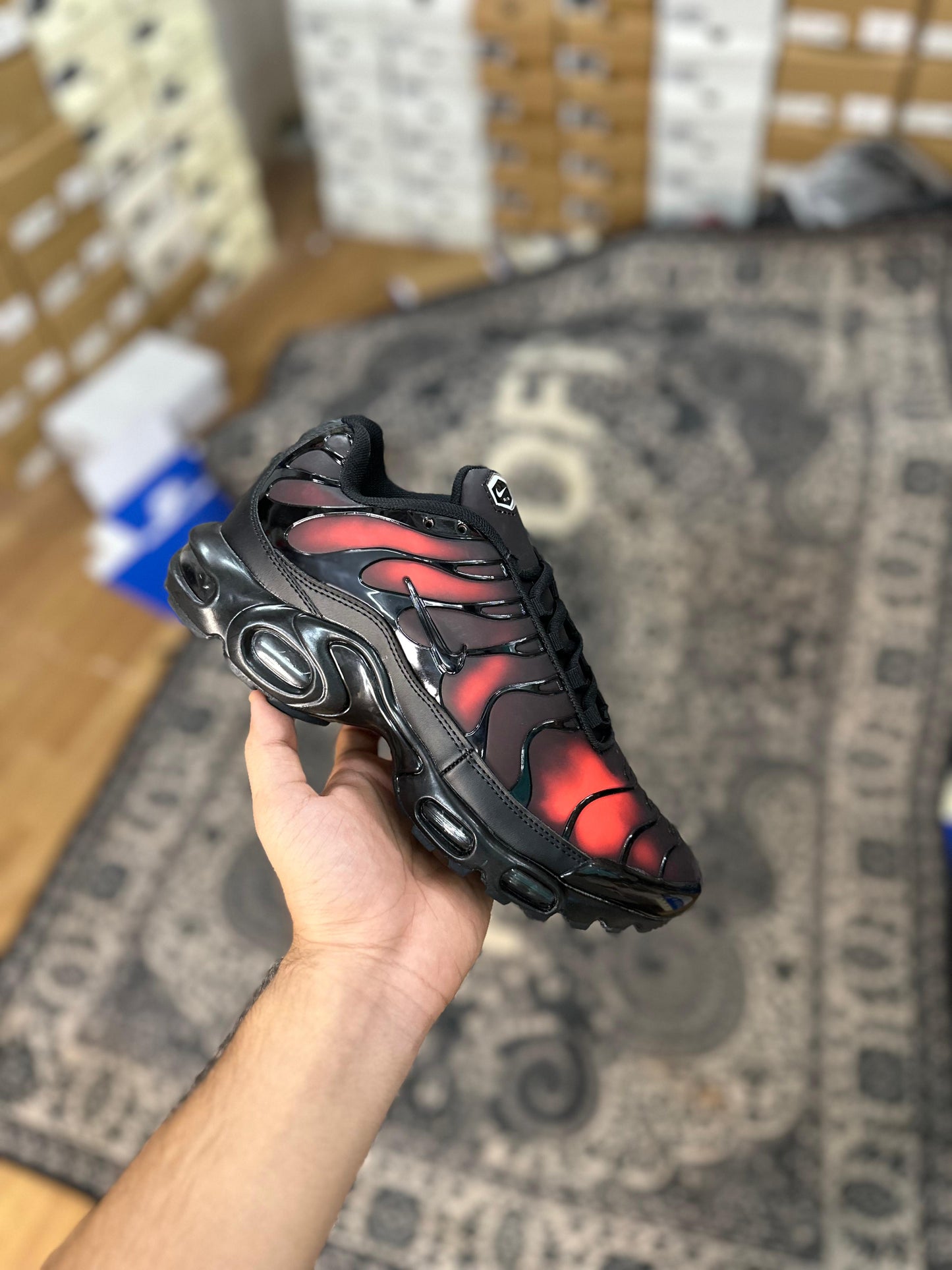 NIKE AIRMAX PLUS REFLECTS HEAT