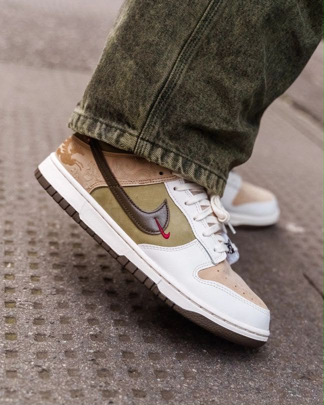 NIKE DUNK LOW SE RETRO LNY YEAR OF THE HORSE