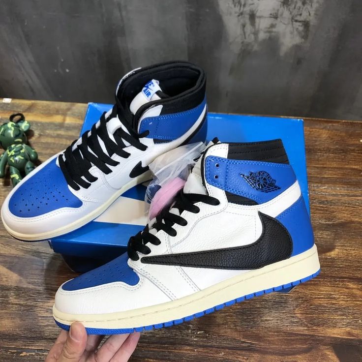 JORDAN 1 RETRO HIGH FRAGMENT X TRAVIS SCOTT U.A